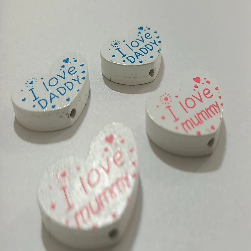 "مهره قلب چوبی Love ۳ سانتی برای بند پستونک با طرح I love Mummy و I love Daddy"